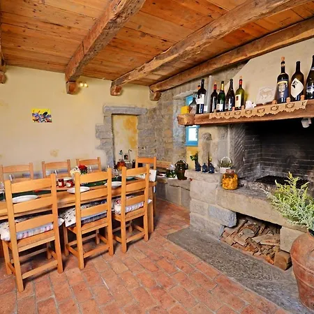 فيلة Monte Istra Makovci